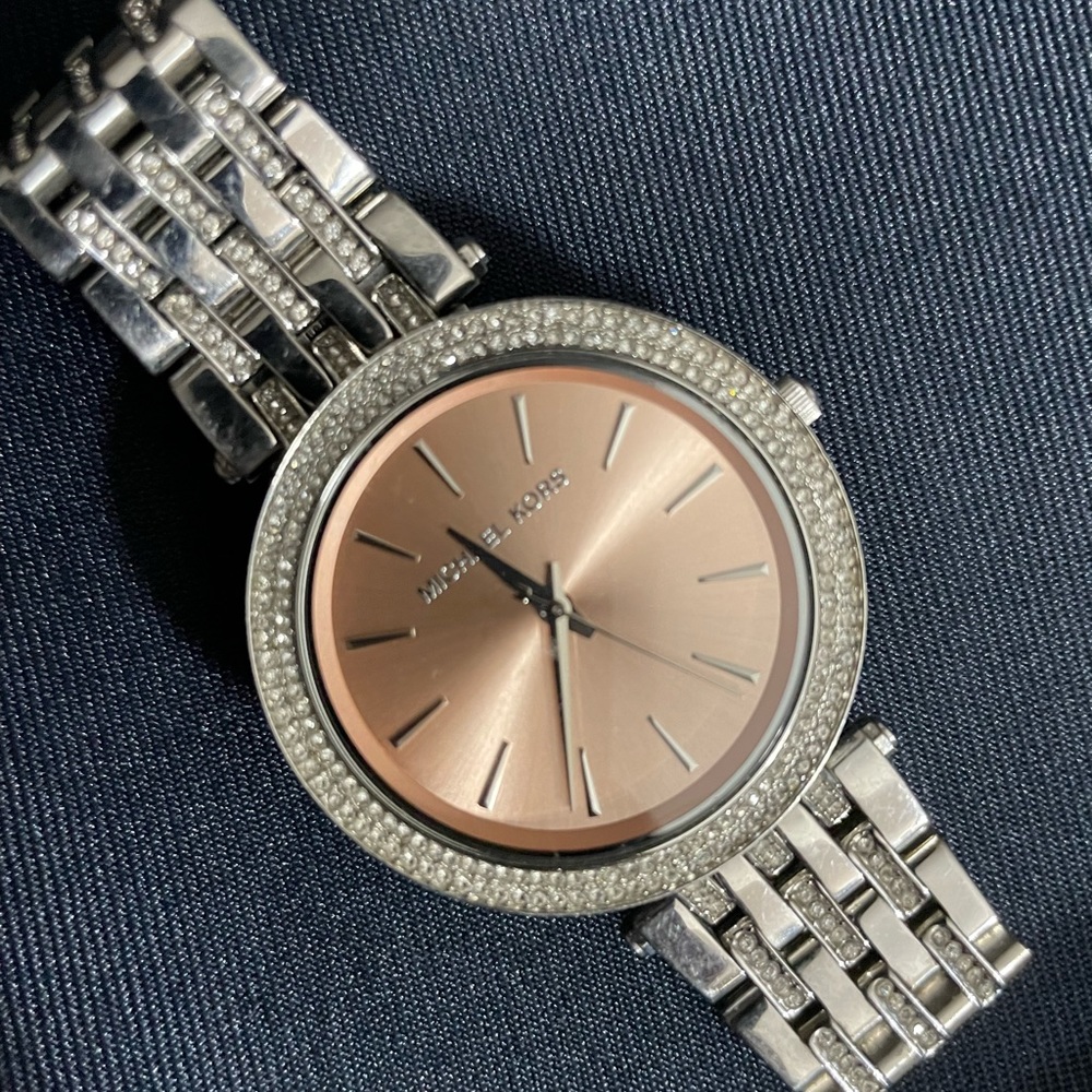 Michael Kors gorgeous watch lightly used to do that firm on price MK3218